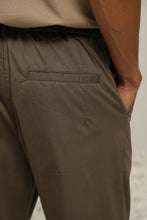 將圖片載入圖庫檢視器 (IP22BN) Lightweight Slim-Fit Trousers