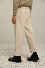 將圖片載入圖庫檢視器 Twill Cotton Tapered Trousers (BE)