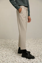 將圖片載入圖庫檢視器 (IP20BE) Pleated Slim-Fit Wrinkle Resistant Trousers
