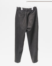 將圖片載入圖庫檢視器 (IP19BK) Pleated Slim-Fit Flannel Trousers