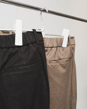 將圖片載入圖庫檢視器 (IP19BK) Pleated Slim-Fit Flannel Trousers