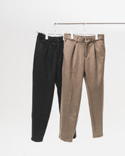 將圖片載入圖庫檢視器 (IP19BK) Pleated Slim-Fit Flannel Trousers