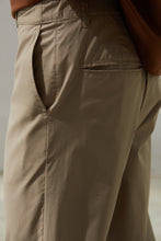 將圖片載入圖庫檢視器 Slim-fit Trousers with Zipped Back Pocket (Khaki)
