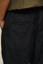 Load image into Gallery viewer, (P31DN) Relaxed-Fit Drawstring Cotton Trousers
