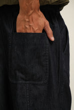 Load image into Gallery viewer, (P31DN) Relaxed-Fit Drawstring Cotton Trousers
