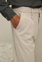 將圖片載入圖庫檢視器 (IP20BE) Pleated Slim-Fit Wrinkle Resistant Trousers
