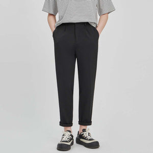 (IP20BK) Pleated Slim-Fit Wrinkle Resistant Trousers