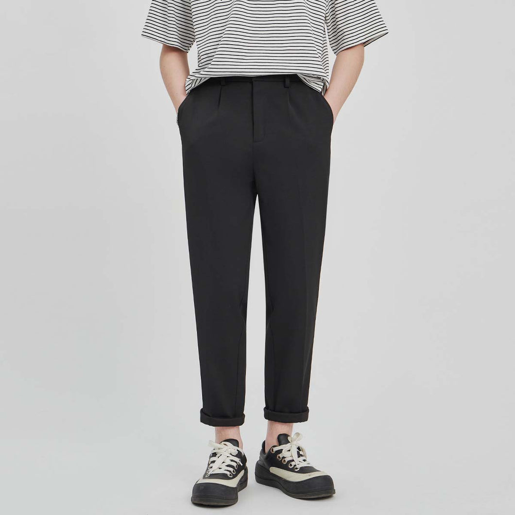 (IP20BK) Pleated Slim-Fit Wrinkle Resistant Trousers