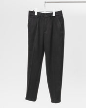 將圖片載入圖庫檢視器 (IP19BK) Pleated Slim-Fit Flannel Trousers
