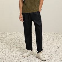 Load image into Gallery viewer, (P31DN) Relaxed-Fit Drawstring Cotton Trousers
